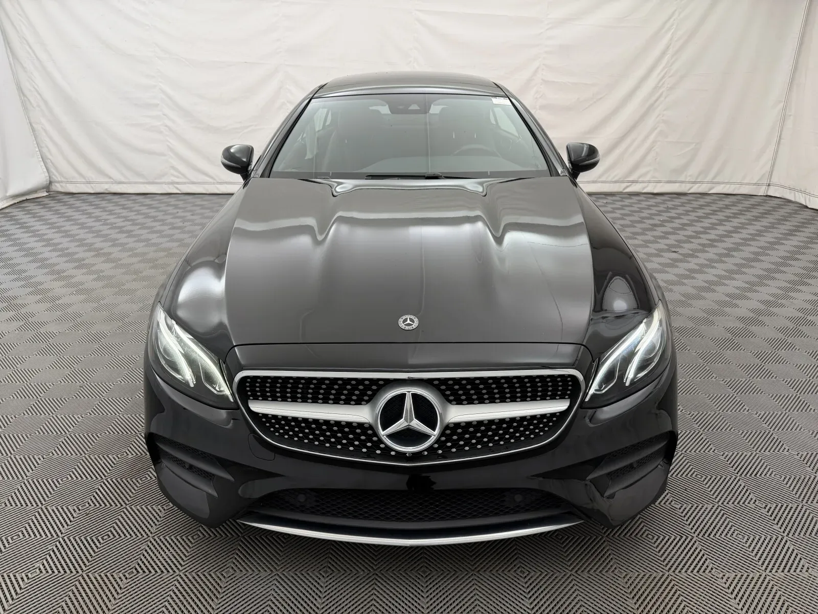 Mercedes-Benz E-Class photo 3