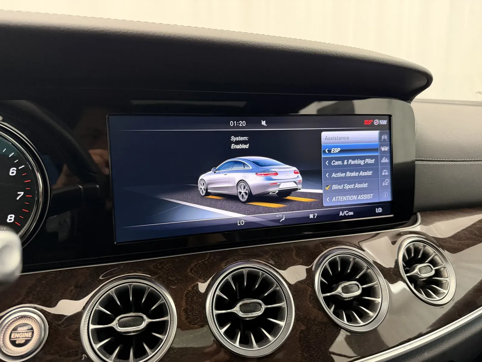 Mercedes-Benz E-Class photo 29