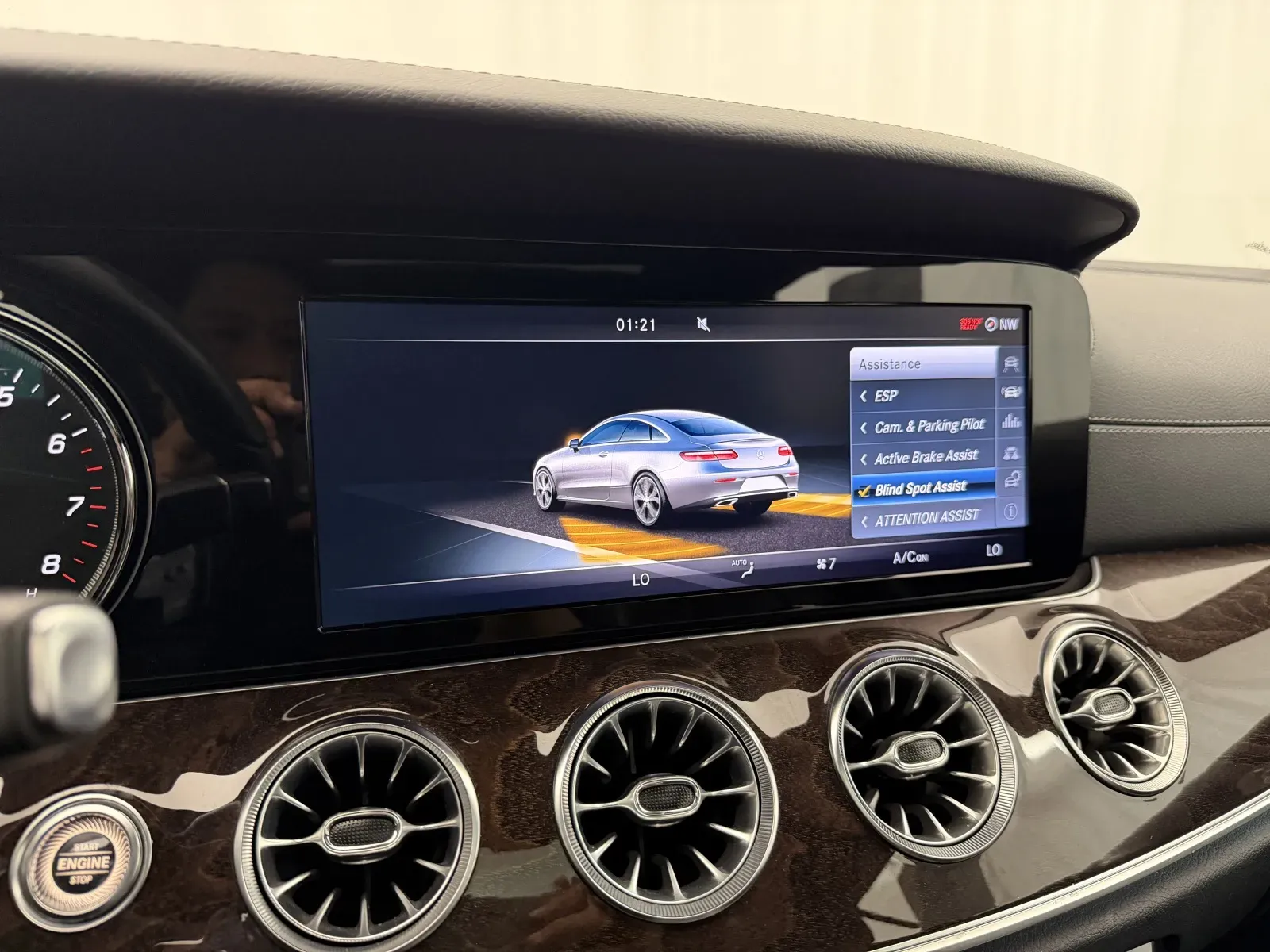 Mercedes-Benz E-Class photo 32