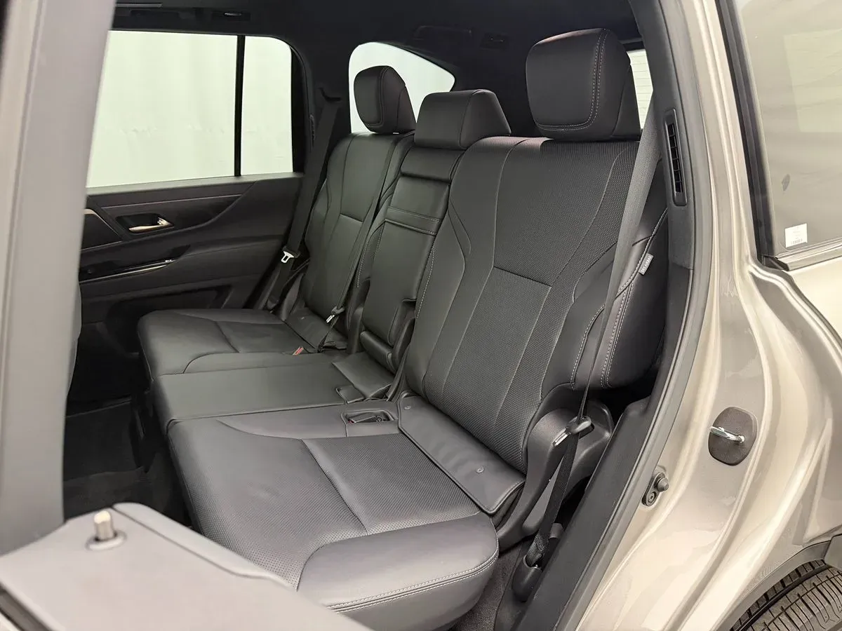 Lexus LX photo 38