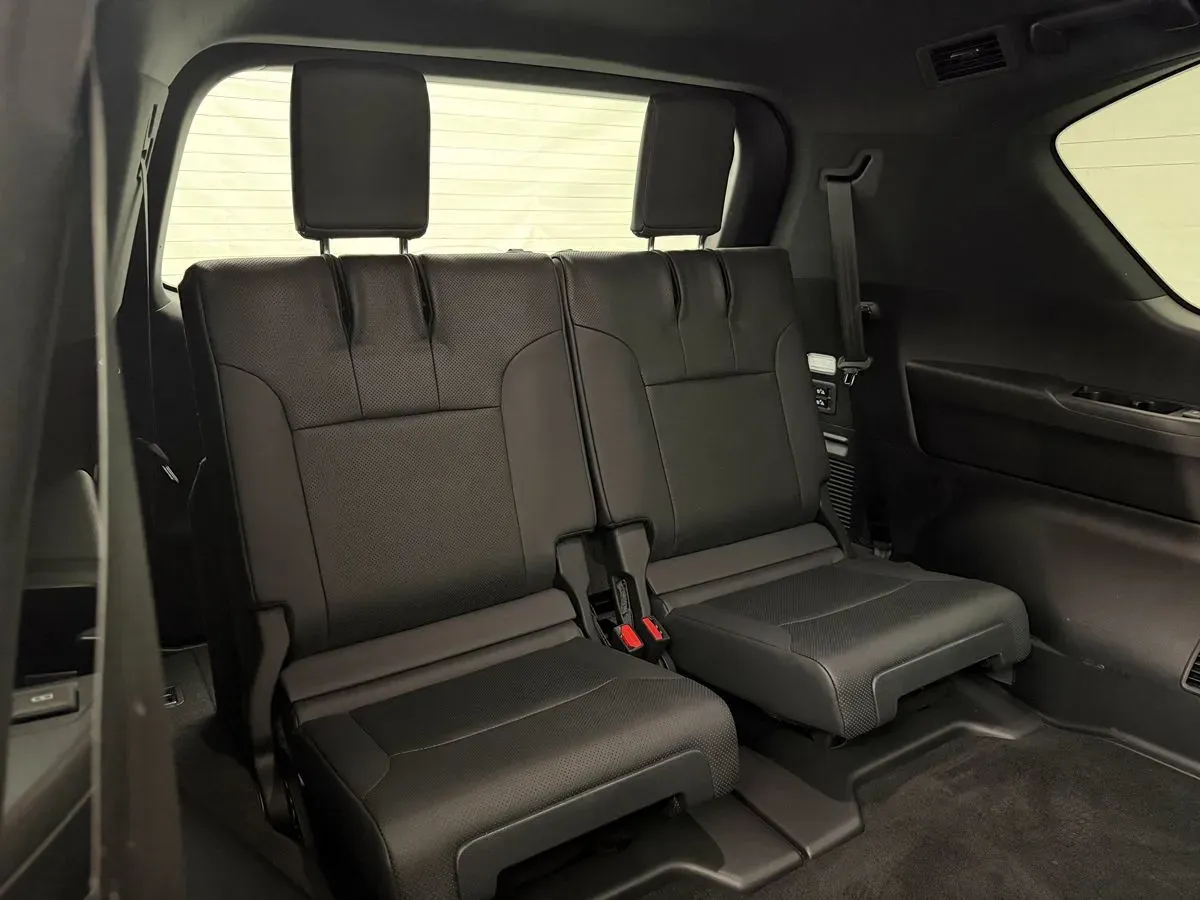 Lexus LX photo 45