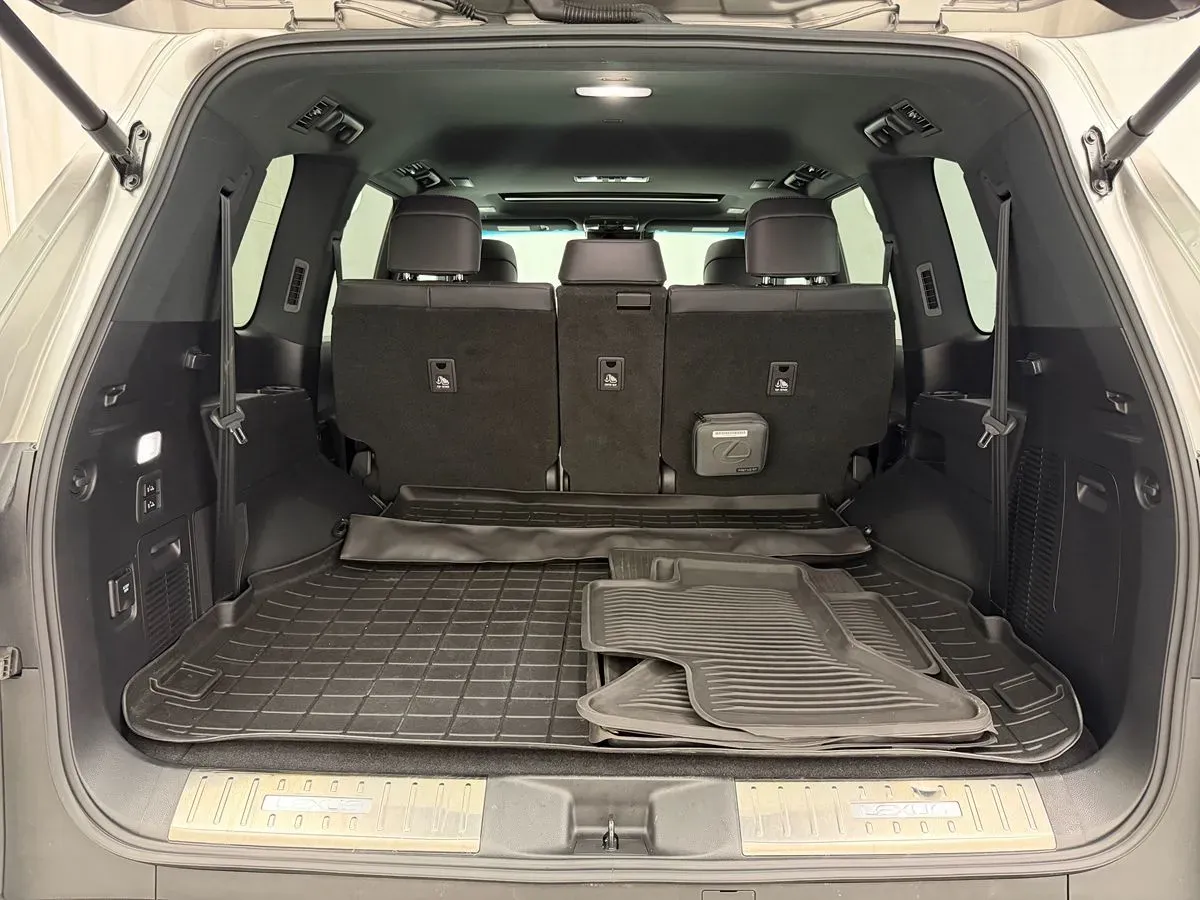 Lexus LX photo 48