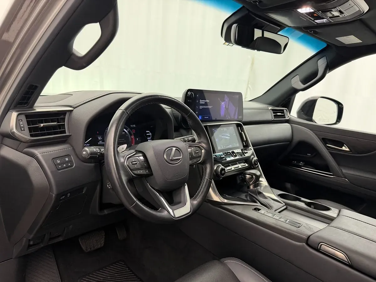 Lexus LX photo 9