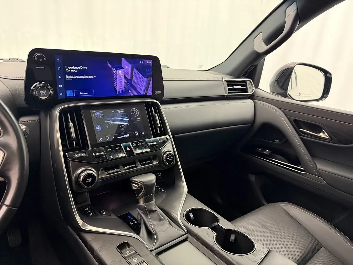 Lexus LX photo 26