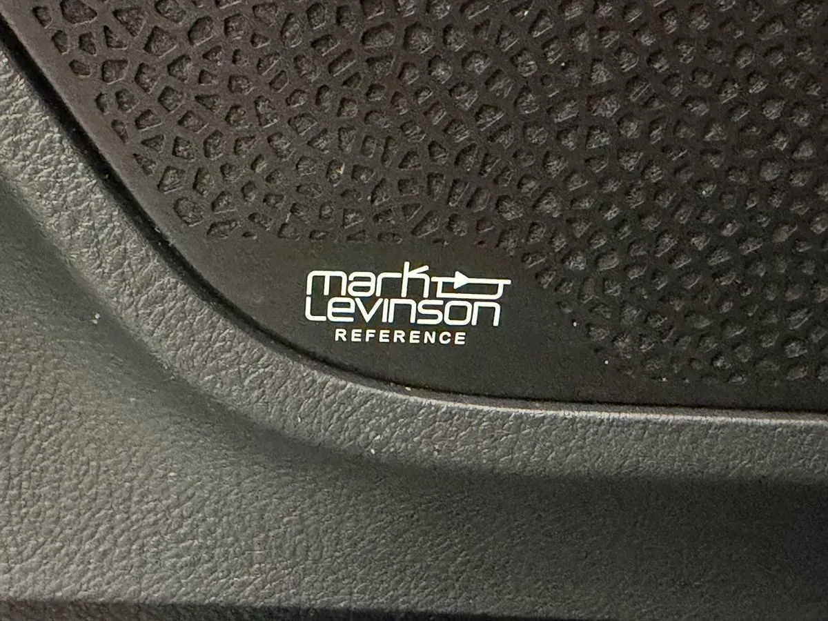 Lexus LX photo 23