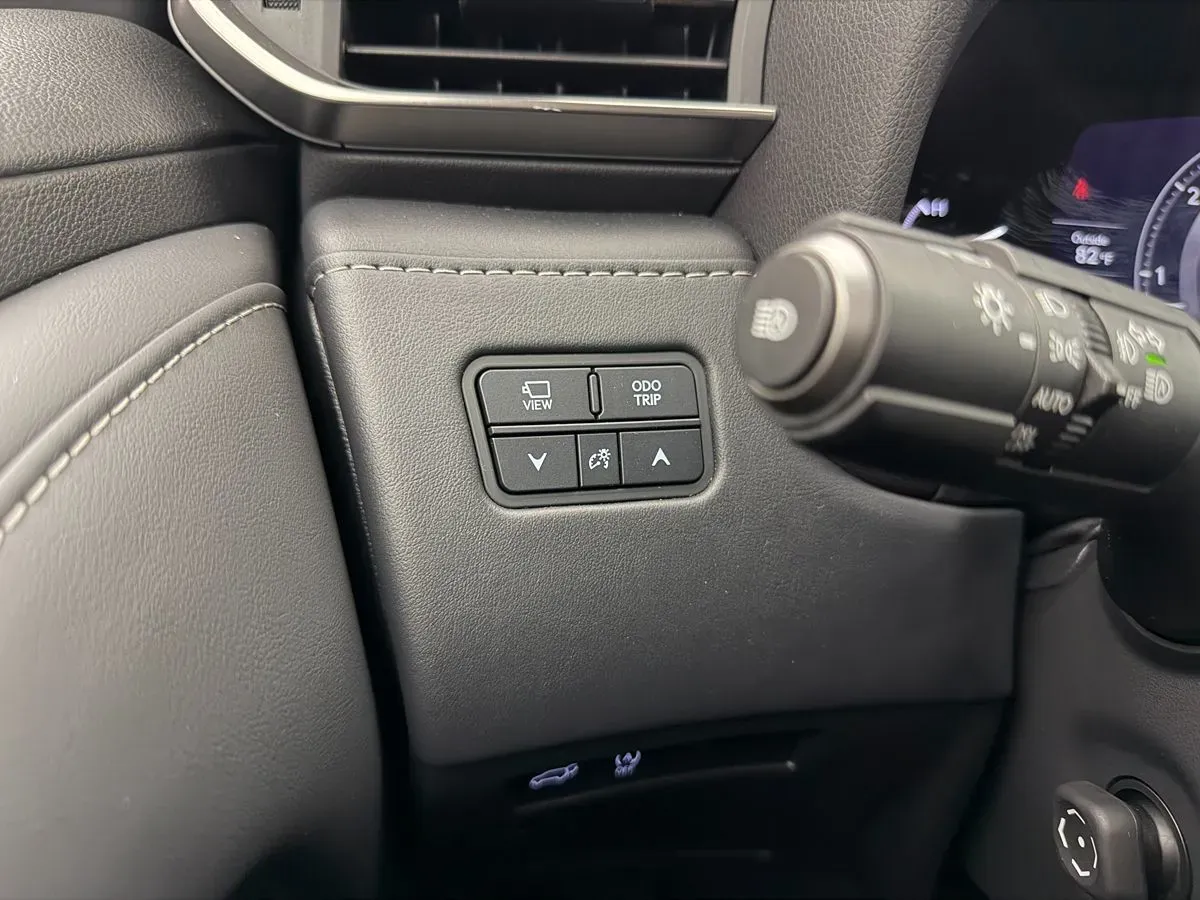 Lexus LX photo 24