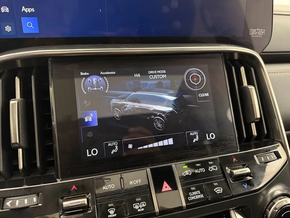 Lexus LX photo 33