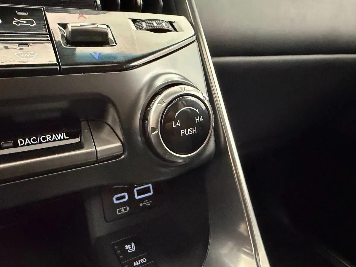 Lexus LX photo 34