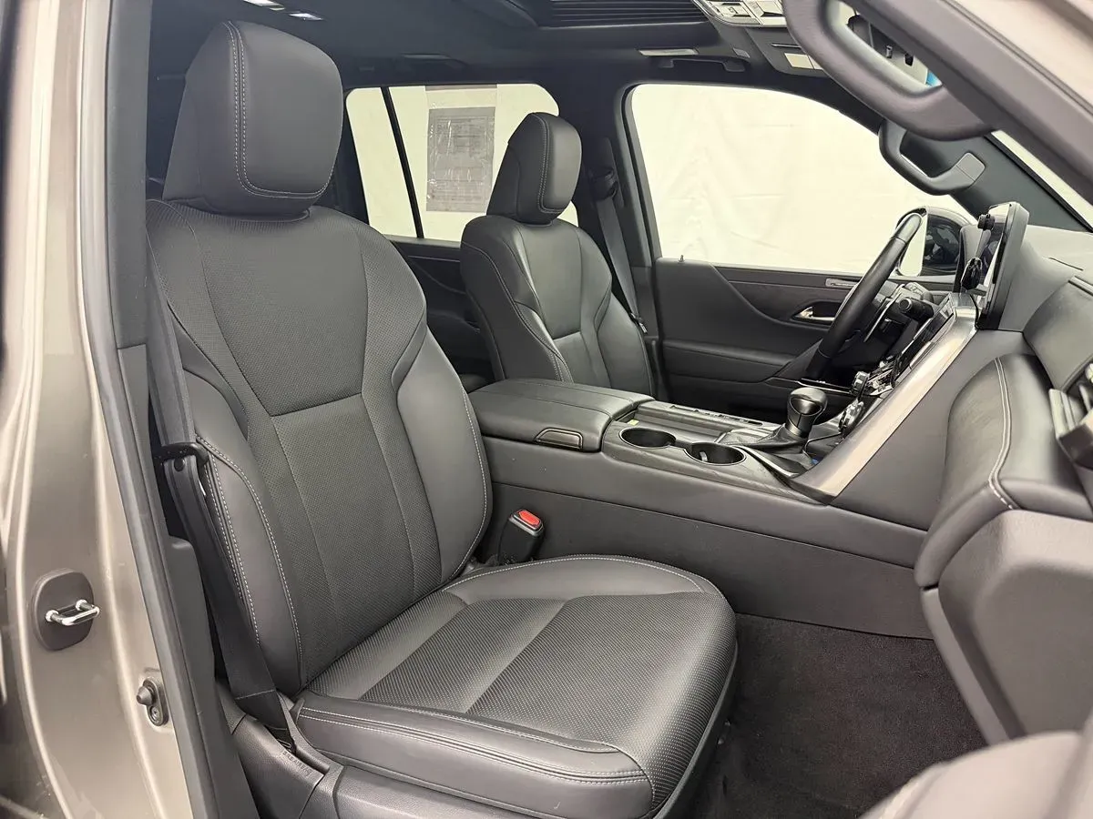 Lexus LX photo 47