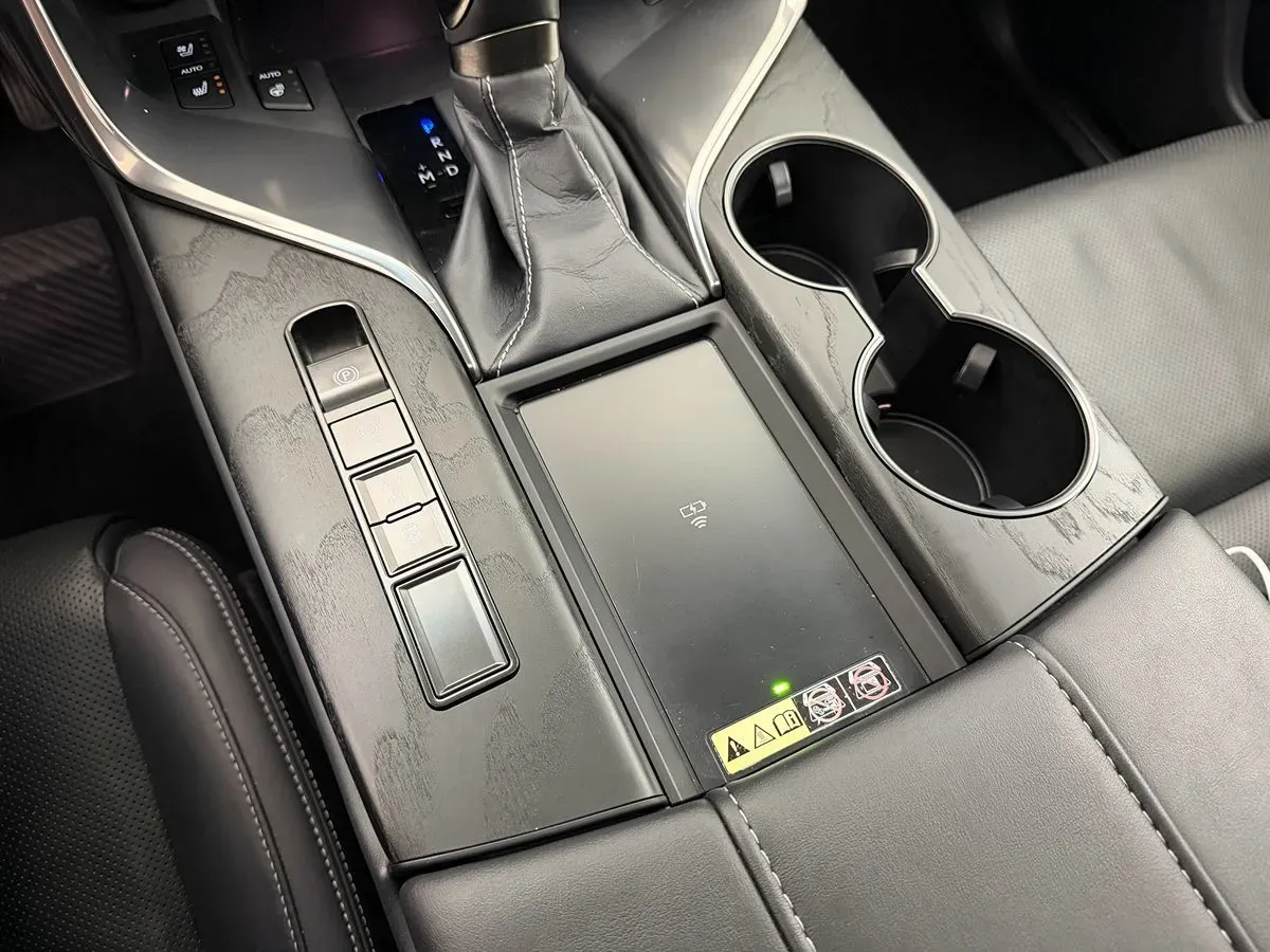 Lexus LX photo 36