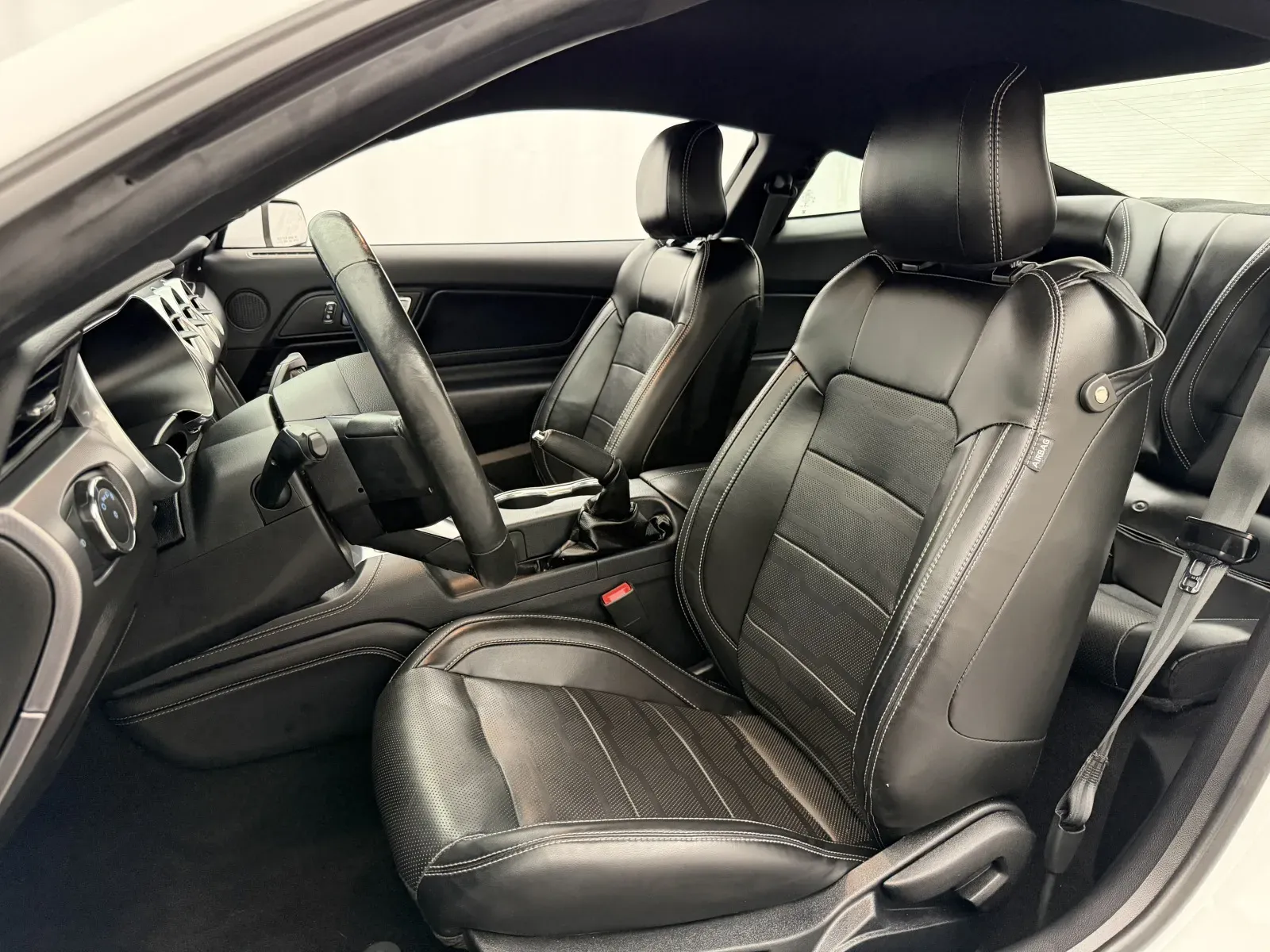 Ford Mustang photo 10