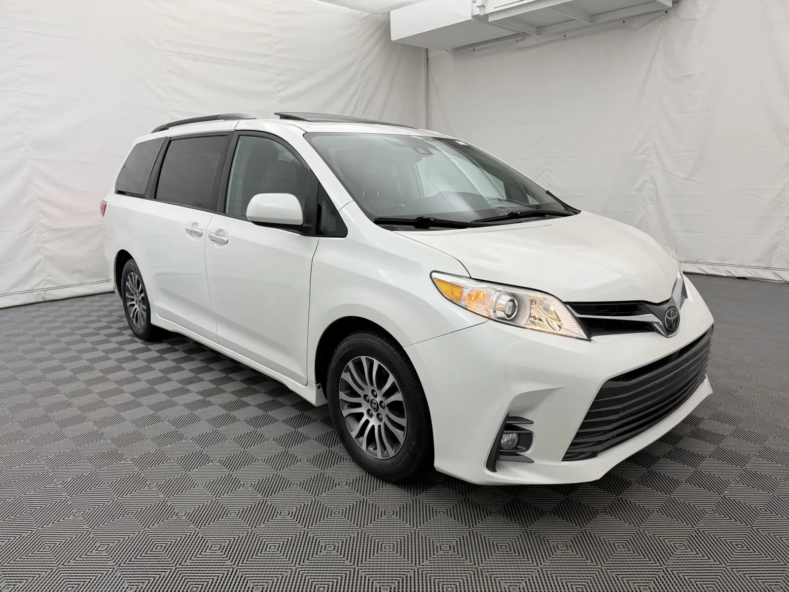 Toyota Sienna photo 4