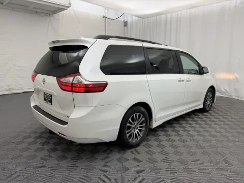 More photos of 2019 Toyota Sienna XLE Auto Access Seat at Autos of Chicago, IL