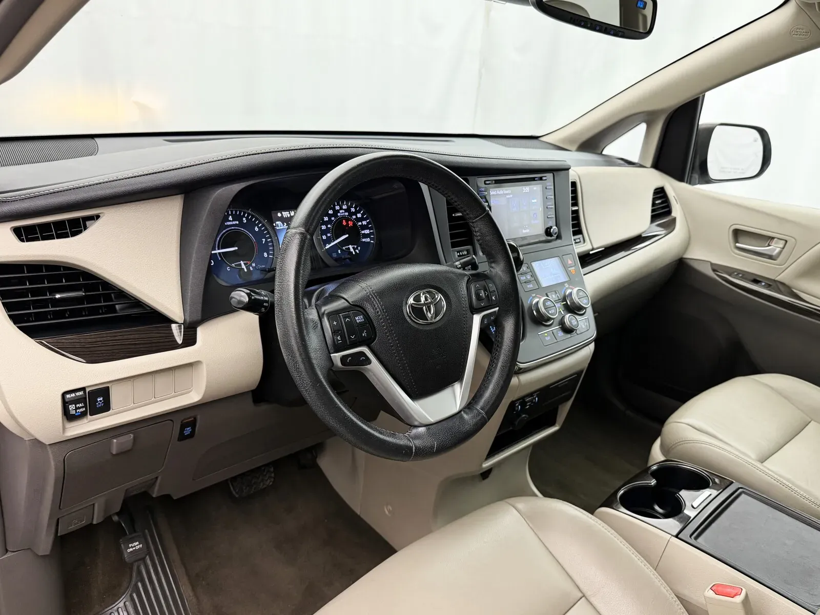 Toyota Sienna photo 9