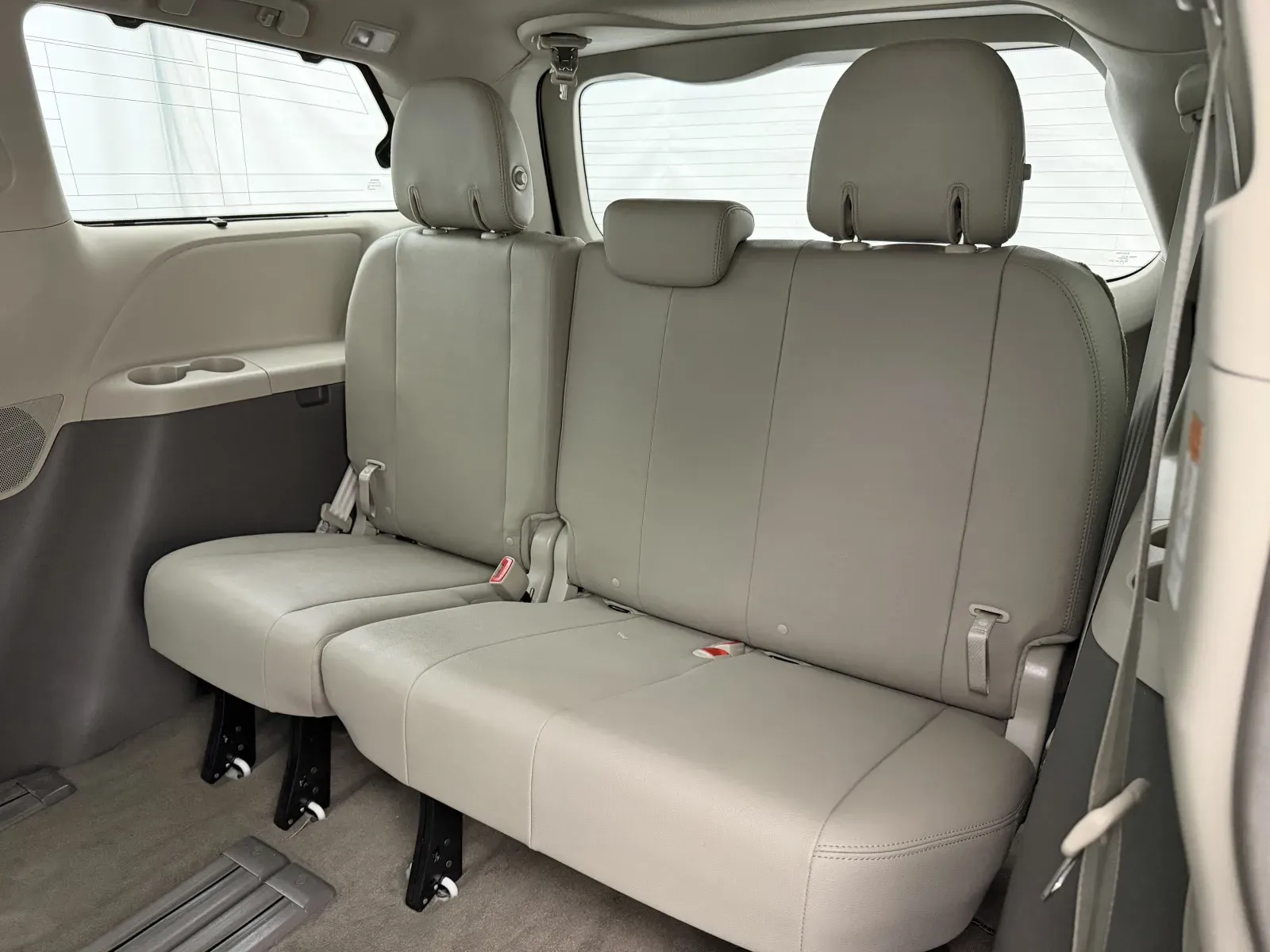 Toyota Sienna photo 30