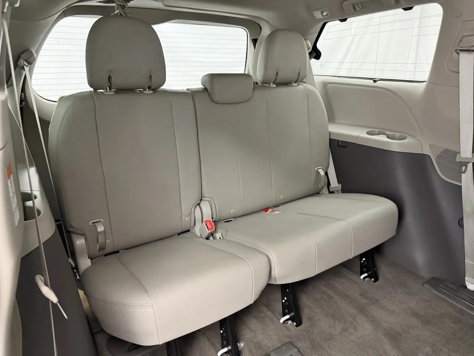 Toyota Sienna photo 32