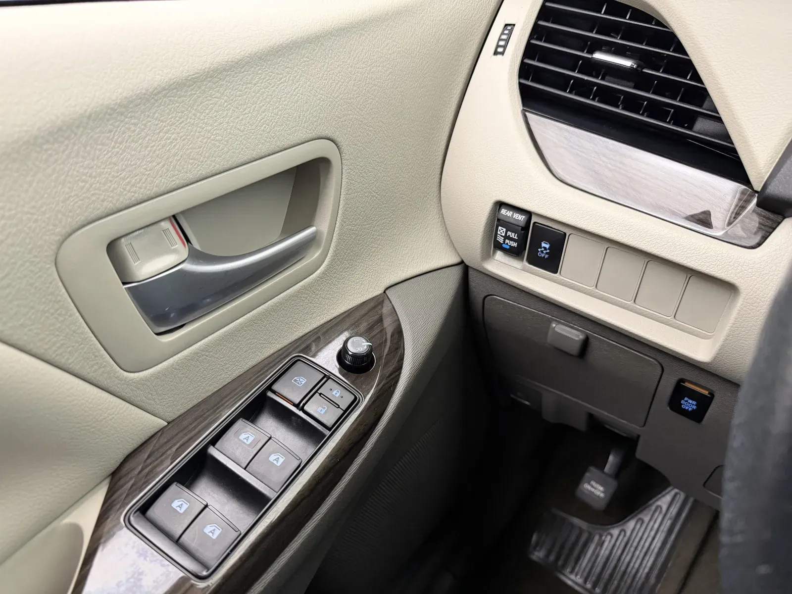 Toyota Sienna photo 16