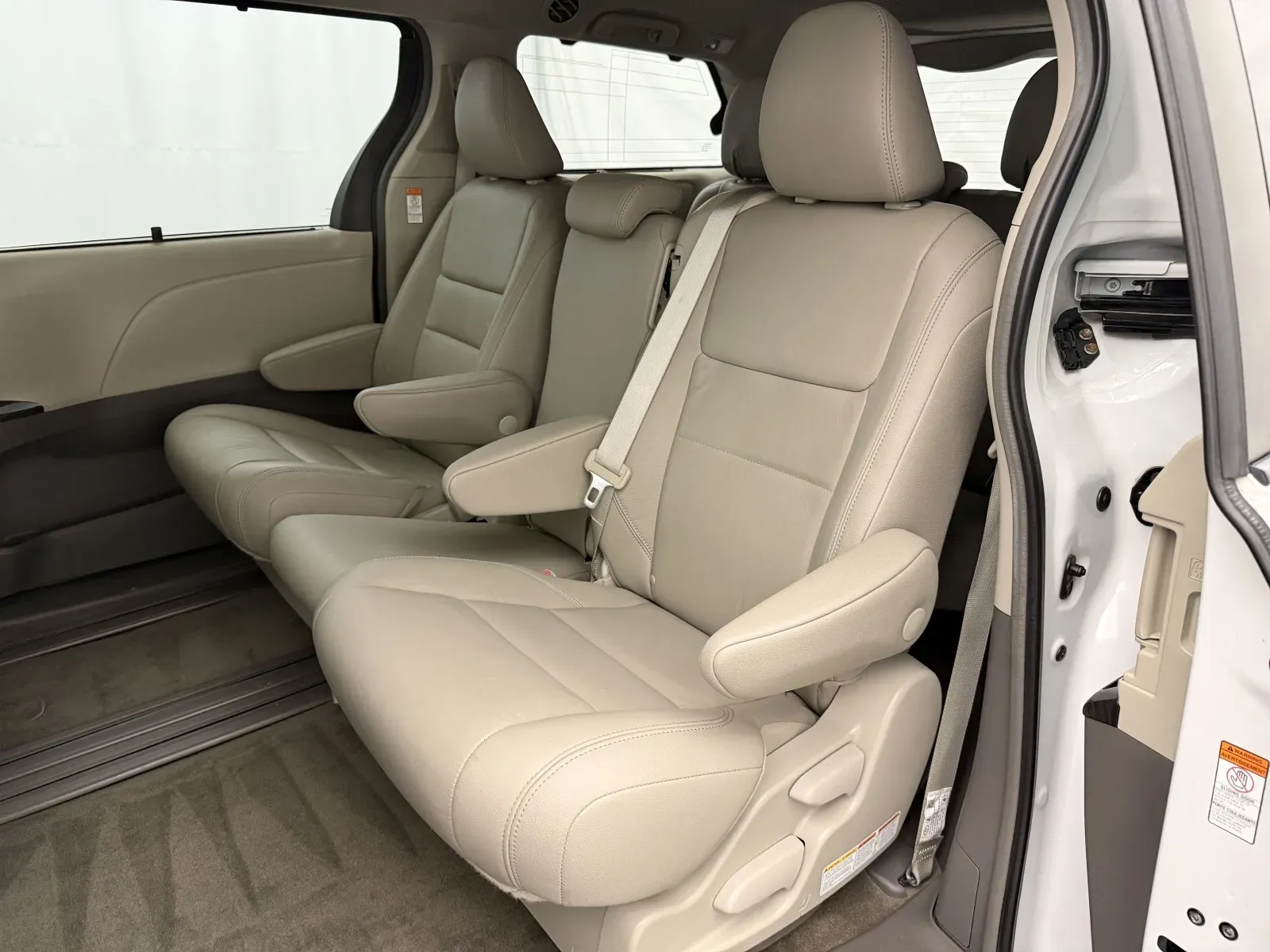 Toyota Sienna photo 25