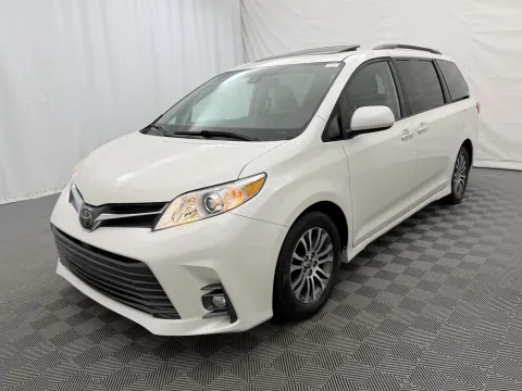 Photos of 2019 Toyota Sienna XLE Auto Access Seat for sale in Arlington Heights, IL at Autos of Chicago