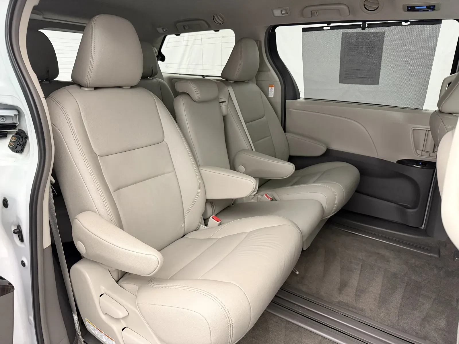 Toyota Sienna photo 28