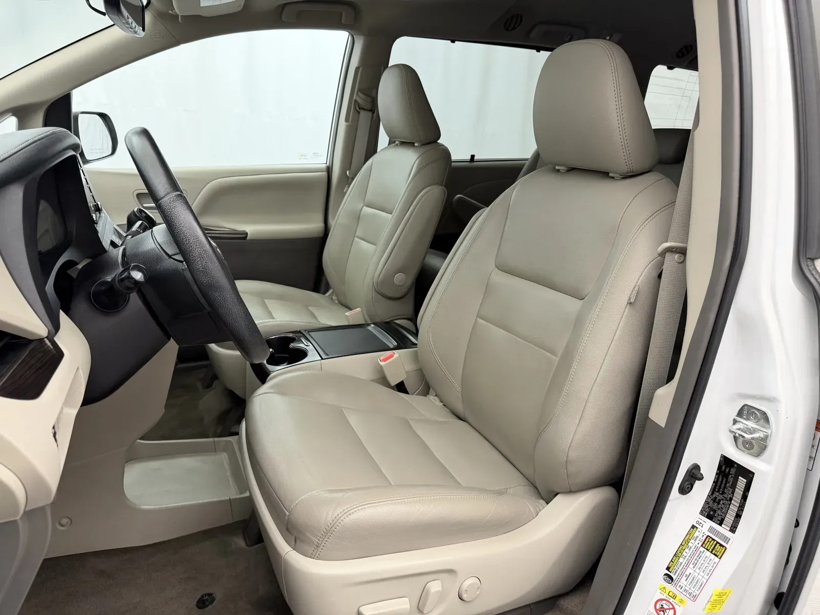 Toyota Sienna photo 12