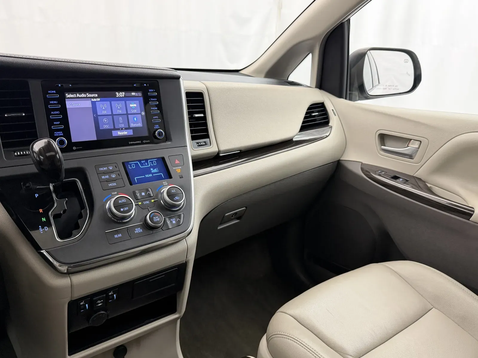 Toyota Sienna photo 19