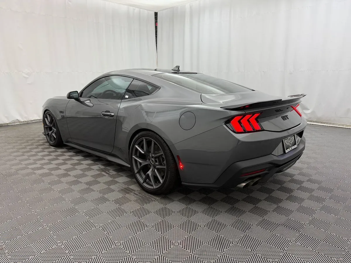 Ford Mustang photo 8