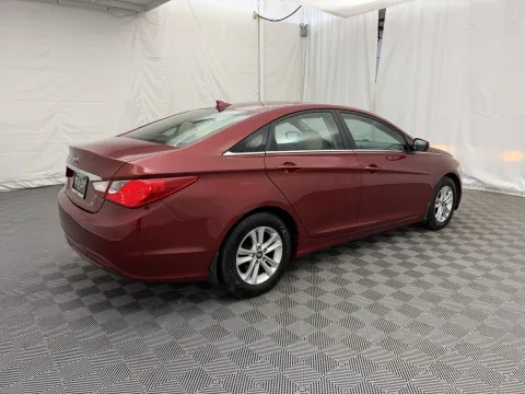 More photos of 2013 Hyundai Sonata GLS at Autos of Chicago, IL
