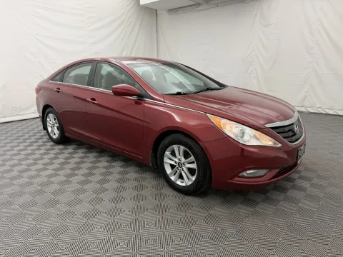 More photos of 2013 Hyundai Sonata GLS at Autos of Chicago, IL