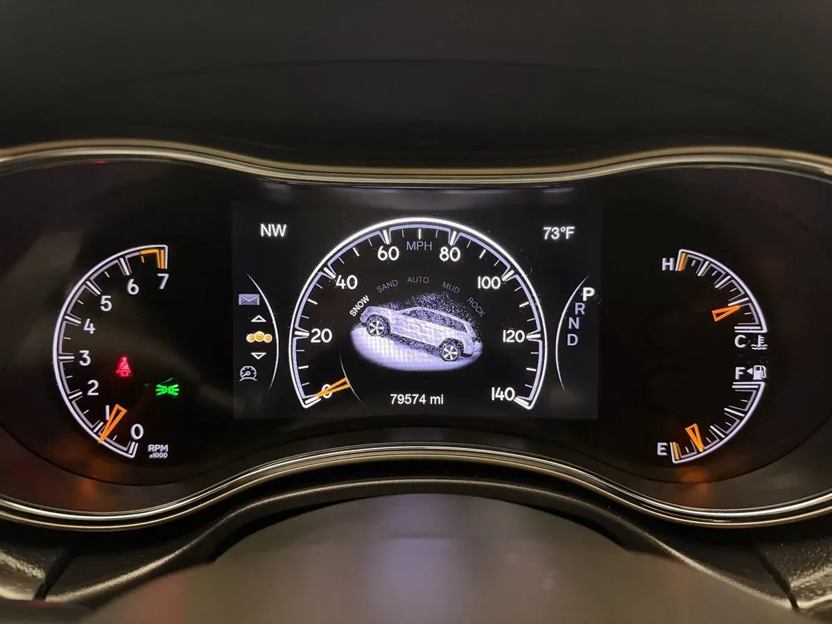 Jeep Grand Cherokee photo 13