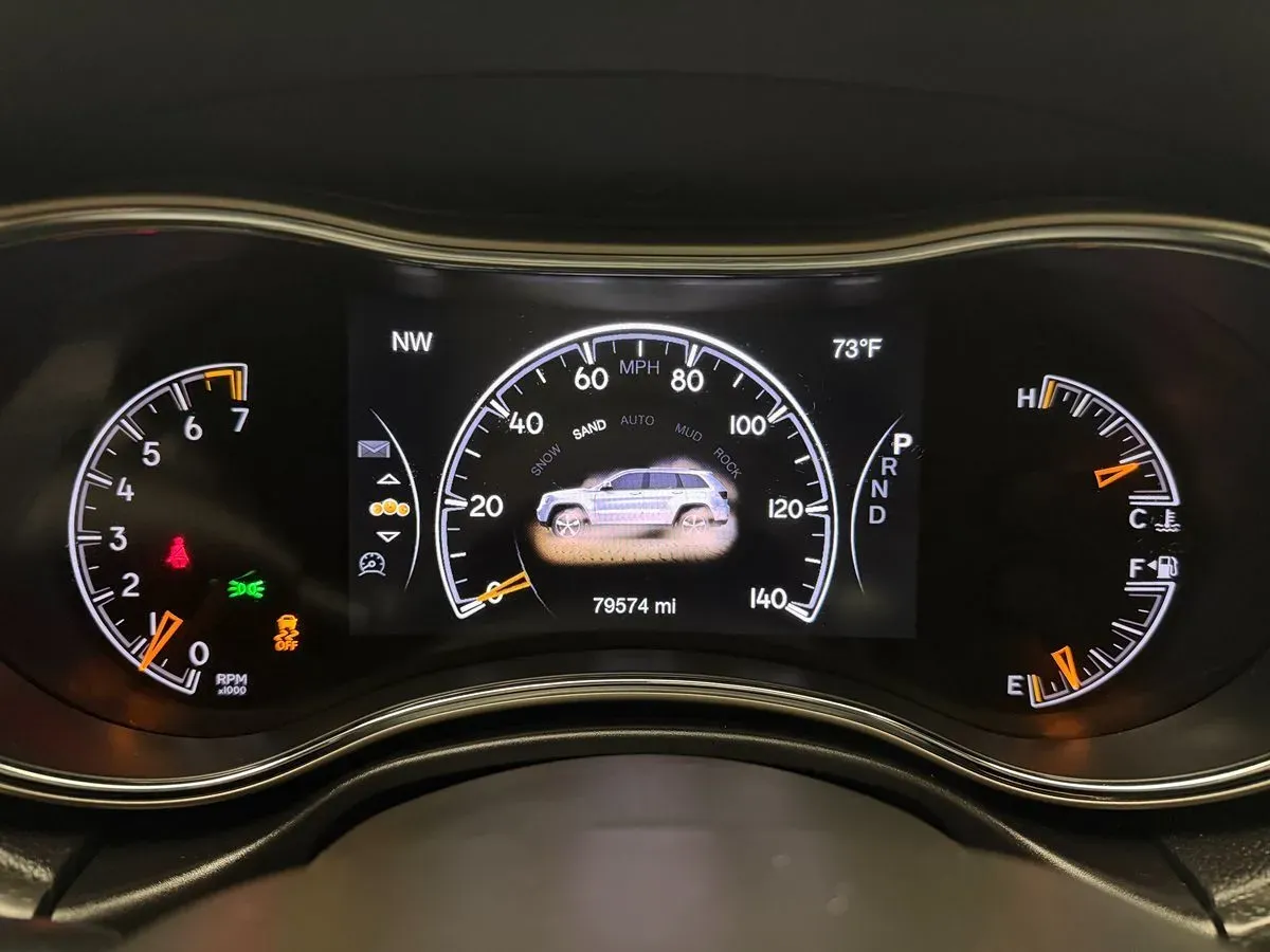 Jeep Grand Cherokee photo 12