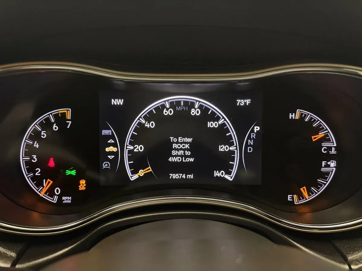 Jeep Grand Cherokee photo 15