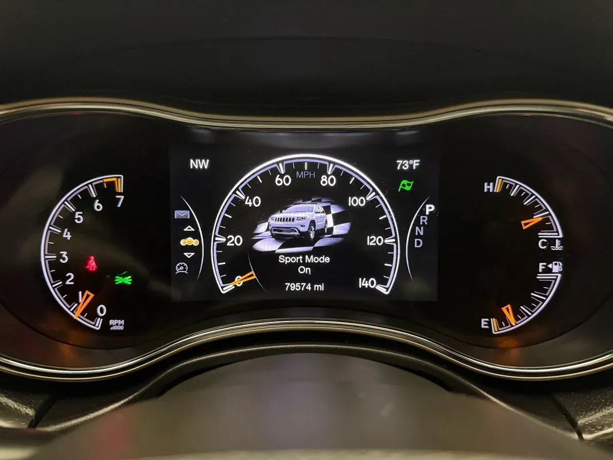 Jeep Grand Cherokee photo 11