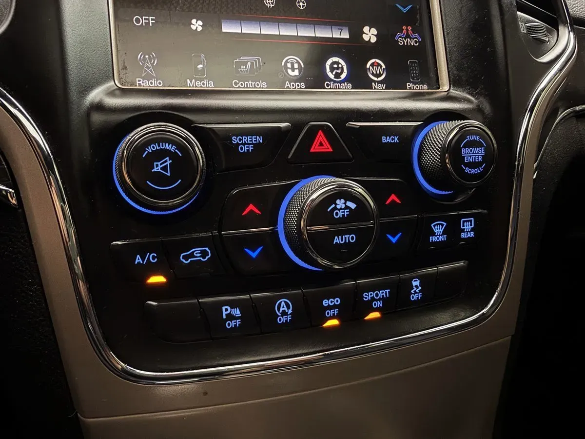 Jeep Grand Cherokee photo 27