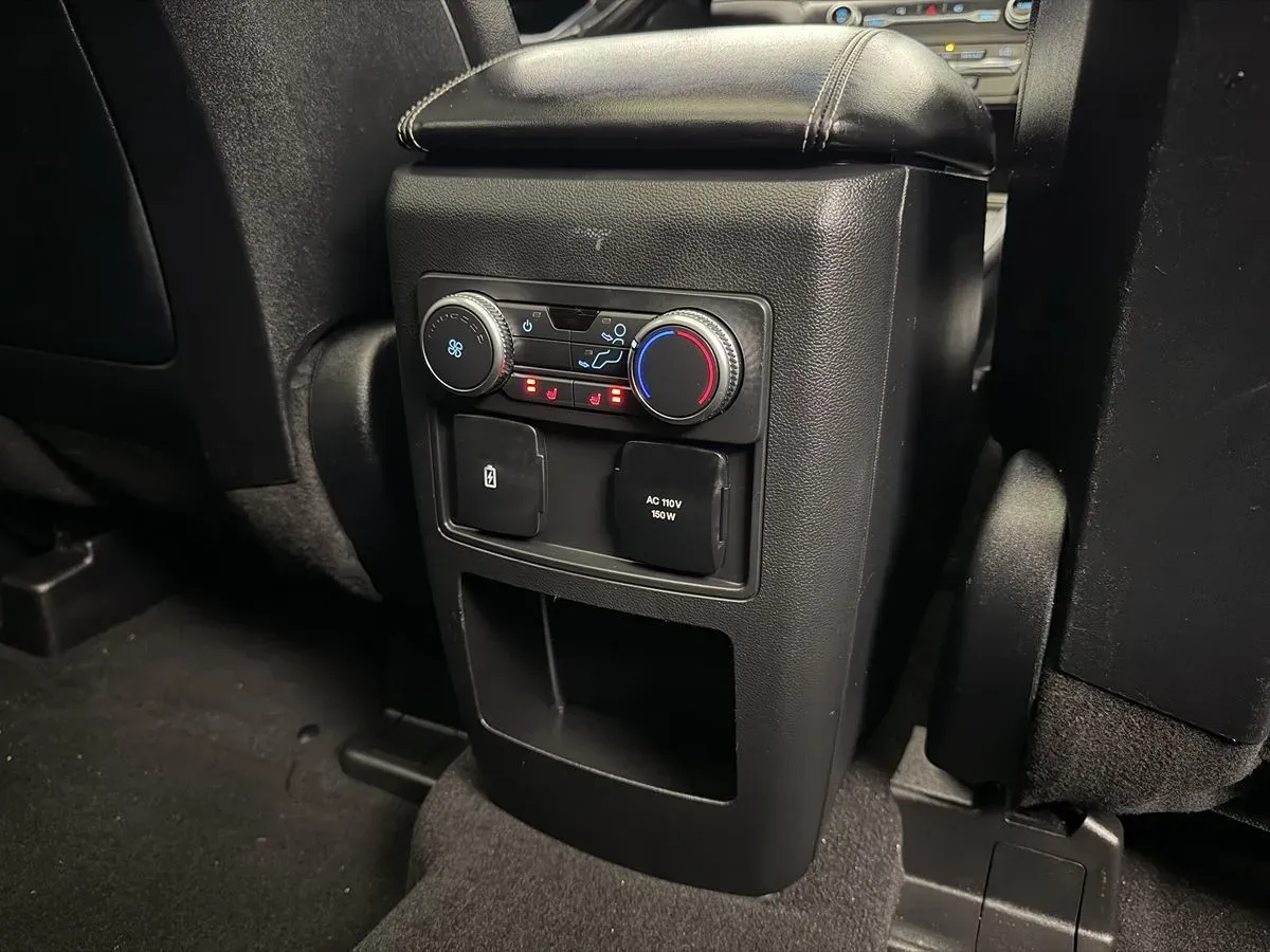 Ford Explorer photo 34