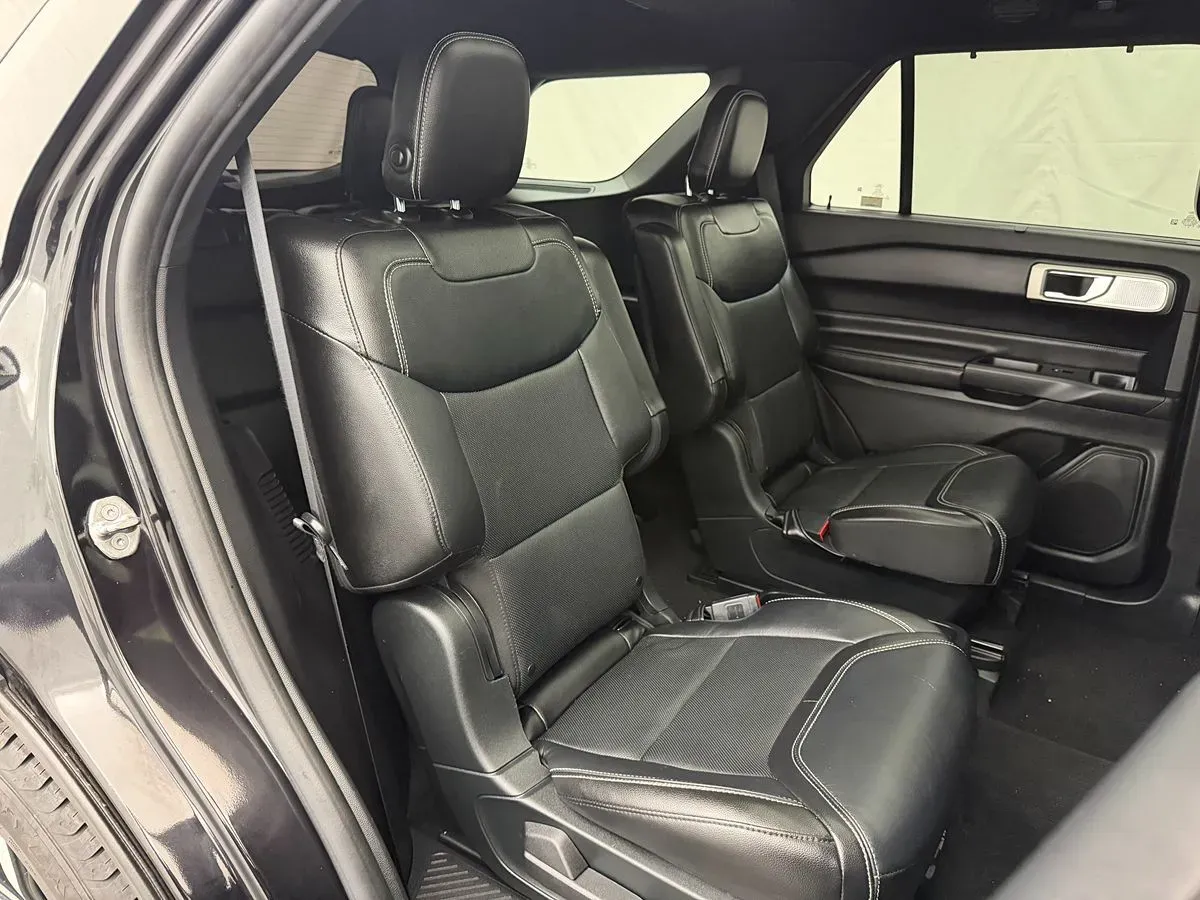 Ford Explorer photo 35