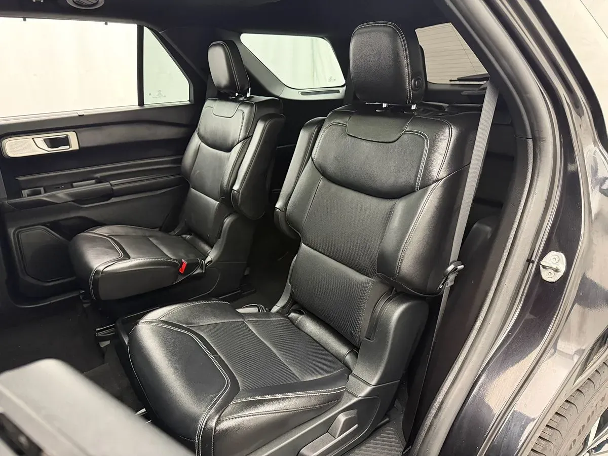 Ford Explorer photo 33