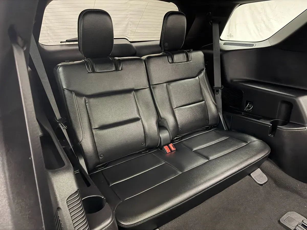 Ford Explorer photo 37