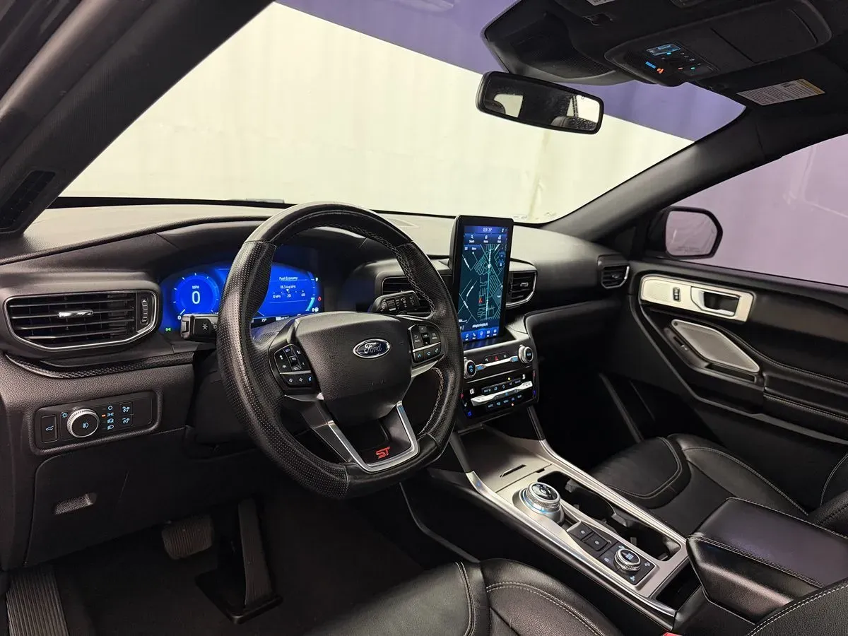 Ford Explorer photo 7