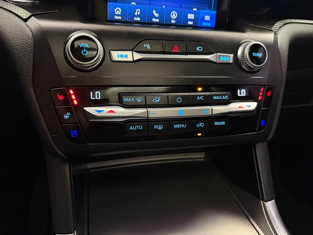 Ford Explorer photo 30