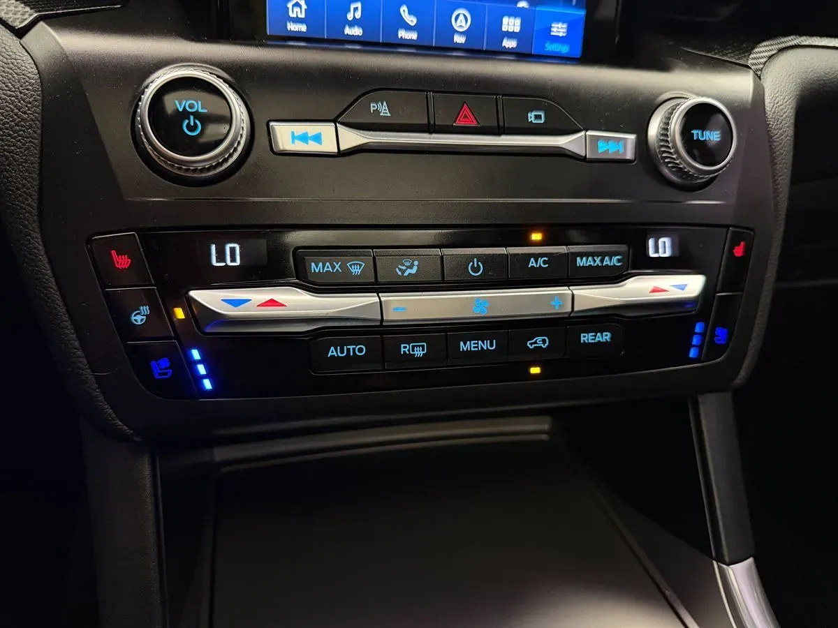 Ford Explorer photo 31