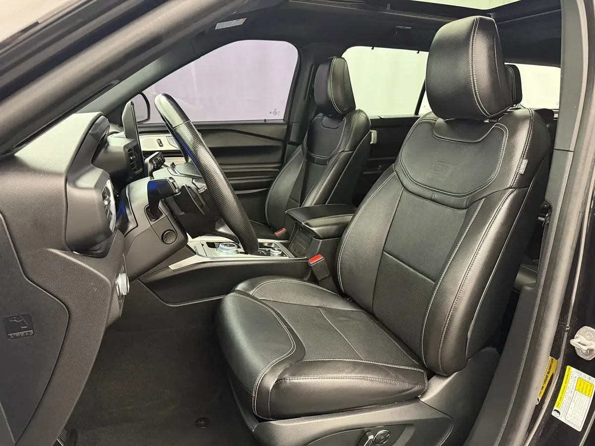 Ford Explorer photo 9