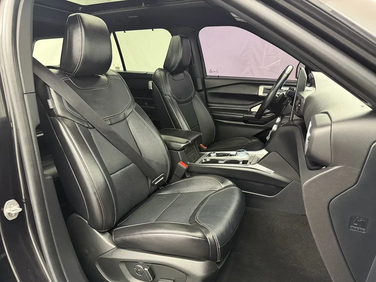 Ford Explorer photo 38
