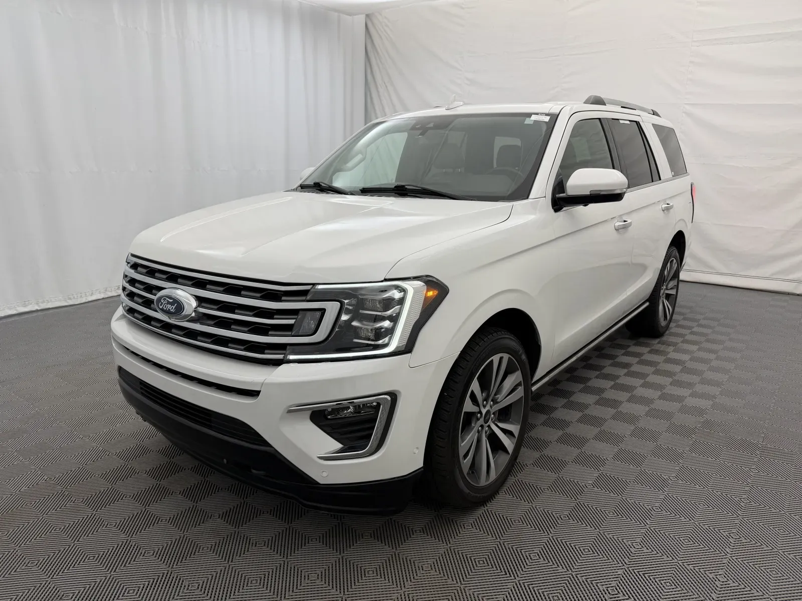 Ford Expedition photo 2