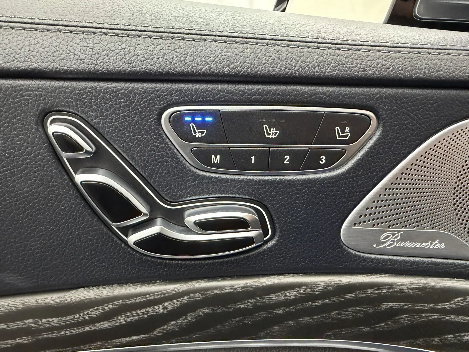 Mercedes-Benz S-Class photo 16