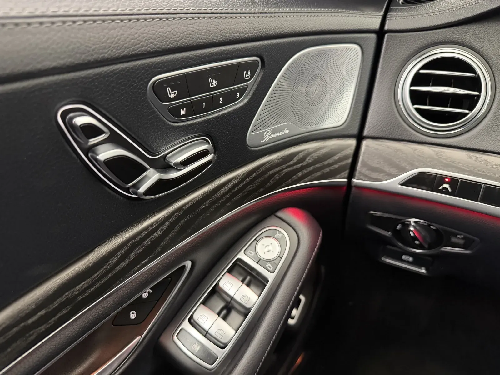 Mercedes-Benz S-Class photo 15