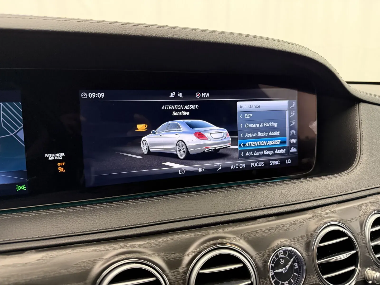 Mercedes-Benz S-Class photo 39