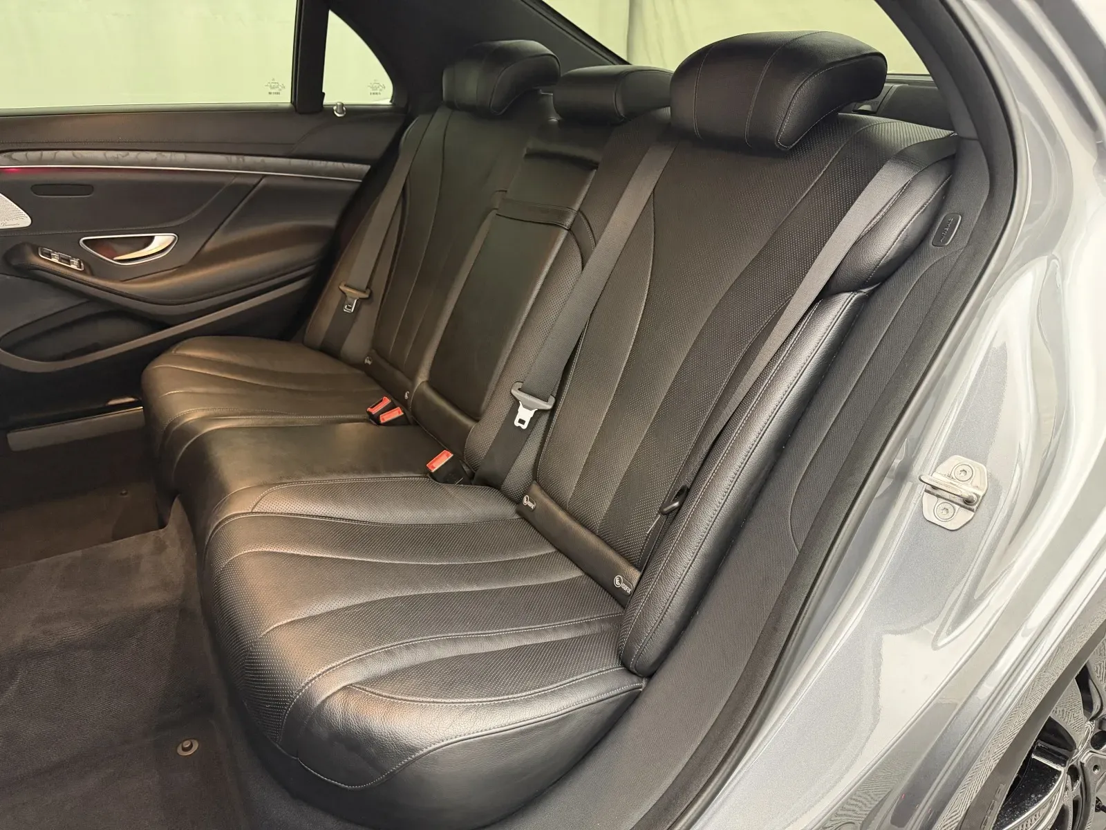 Mercedes-Benz S-Class photo 46