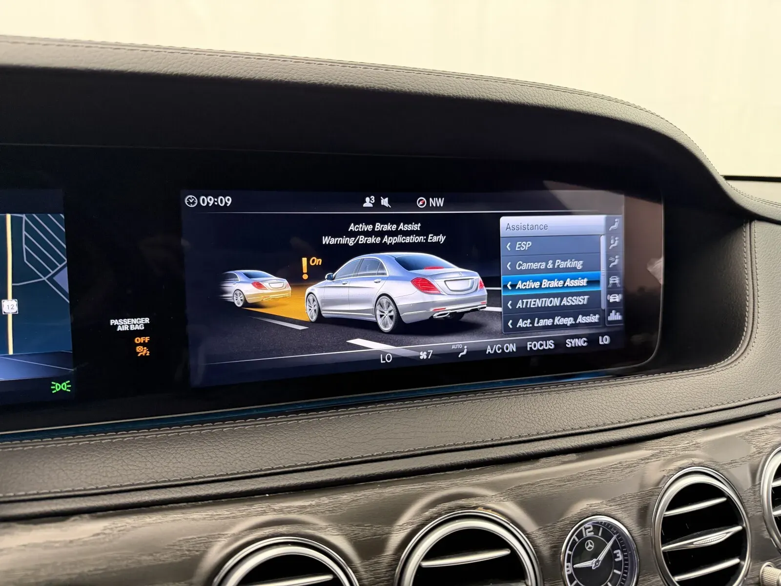 Mercedes-Benz S-Class photo 38