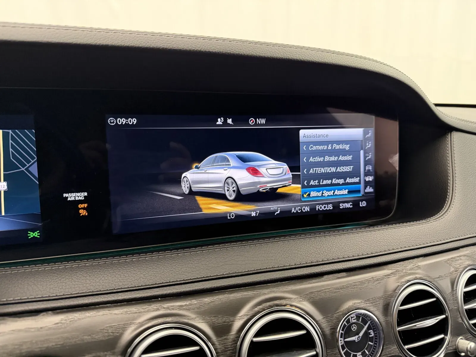 Mercedes-Benz S-Class photo 41